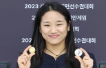 노란 수영복에 섹시한 몸매 어필하는 존예 처자