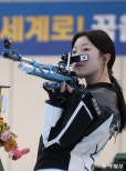 노란 수영복에 섹시한 몸매 어필하는 존예 처자