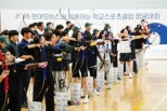 노란 수영복에 섹시한 몸매 어필하는 존예 처자