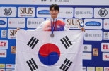 노란 수영복에 섹시한 몸매 어필하는 존예 처자