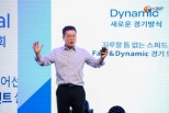 노란 수영복에 섹시한 몸매 어필하는 존예 처자