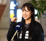 노란 수영복에 섹시한 몸매 어필하는 존예 처자