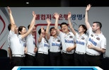 노란 수영복에 섹시한 몸매 어필하는 존예 처자