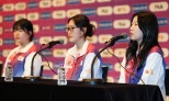 노란 수영복에 섹시한 몸매 어필하는 존예 처자