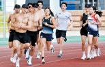 노란 수영복에 섹시한 몸매 어필하는 존예 처자