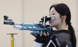 노란 수영복에 섹시한 몸매 어필하는 존예 처자