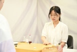 노란 수영복에 섹시한 몸매 어필하는 존예 처자