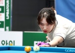 노란 수영복에 섹시한 몸매 어필하는 존예 처자