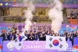 노란 수영복에 섹시한 몸매 어필하는 존예 처자