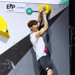 노란 수영복에 섹시한 몸매 어필하는 존예 처자