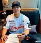 노란 수영복에 섹시한 몸매 어필하는 존예 처자