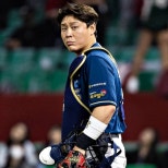 노란 수영복에 섹시한 몸매 어필하는 존예 처자