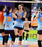 노란 수영복에 섹시한 몸매 어필하는 존예 처자