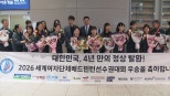 노란 수영복에 섹시한 몸매 어필하는 존예 처자