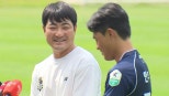 노란 수영복에 섹시한 몸매 어필하는 존예 처자