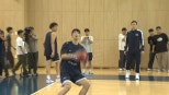 노란 수영복에 섹시한 몸매 어필하는 존예 처자