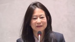 노란 수영복에 섹시한 몸매 어필하는 존예 처자