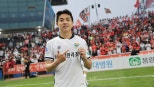 노란 수영복에 섹시한 몸매 어필하는 존예 처자