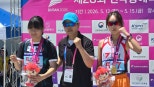 노란 수영복에 섹시한 몸매 어필하는 존예 처자