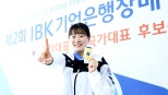 노란 수영복에 섹시한 몸매 어필하는 존예 처자