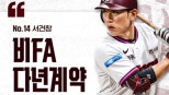 노란 수영복에 섹시한 몸매 어필하는 존예 처자