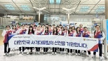 노란 수영복에 섹시한 몸매 어필하는 존예 처자