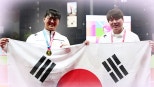 노란 수영복에 섹시한 몸매 어필하는 존예 처자