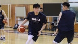 노란 수영복에 섹시한 몸매 어필하는 존예 처자