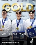 노란 수영복에 섹시한 몸매 어필하는 존예 처자