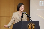 노란 수영복에 섹시한 몸매 어필하는 존예 처자
