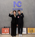 노란 수영복에 섹시한 몸매 어필하는 존예 처자
