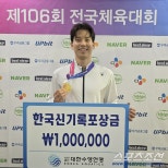 노란 수영복에 섹시한 몸매 어필하는 존예 처자