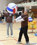 노란 수영복에 섹시한 몸매 어필하는 존예 처자