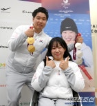 노란 수영복에 섹시한 몸매 어필하는 존예 처자