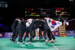 노란 수영복에 섹시한 몸매 어필하는 존예 처자