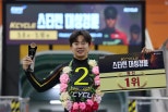 노란 수영복에 섹시한 몸매 어필하는 존예 처자