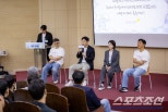 노란 수영복에 섹시한 몸매 어필하는 존예 처자