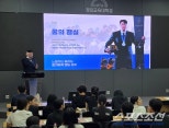 노란 수영복에 섹시한 몸매 어필하는 존예 처자