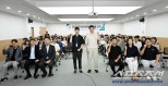 노란 수영복에 섹시한 몸매 어필하는 존예 처자