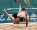 노란 수영복에 섹시한 몸매 어필하는 존예 처자