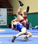 노란 수영복에 섹시한 몸매 어필하는 존예 처자