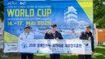 노란 수영복에 섹시한 몸매 어필하는 존예 처자