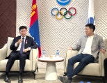 노란 수영복에 섹시한 몸매 어필하는 존예 처자