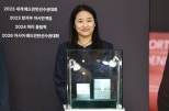 노란 수영복에 섹시한 몸매 어필하는 존예 처자
