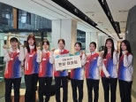 노란 수영복에 섹시한 몸매 어필하는 존예 처자