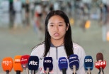 노란 수영복에 섹시한 몸매 어필하는 존예 처자