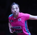 노란 수영복에 섹시한 몸매 어필하는 존예 처자