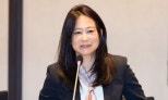 노란 수영복에 섹시한 몸매 어필하는 존예 처자