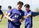 노란 수영복에 섹시한 몸매 어필하는 존예 처자
