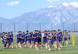 노란 수영복에 섹시한 몸매 어필하는 존예 처자